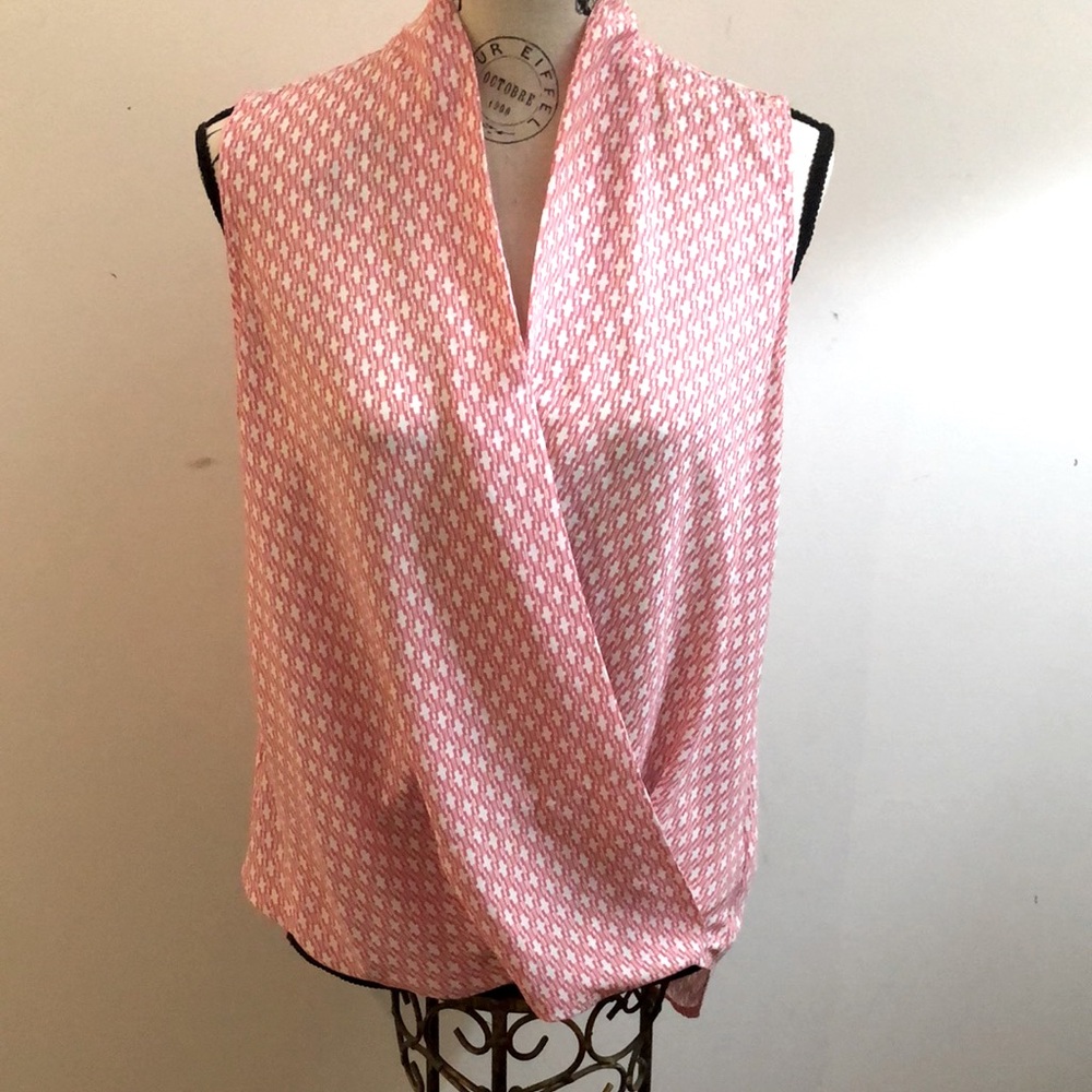 Sz small pink and white sleevless top
